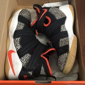 Nike Lebron Soldier XI SFG(GS) Sneakers Size 5.5Y